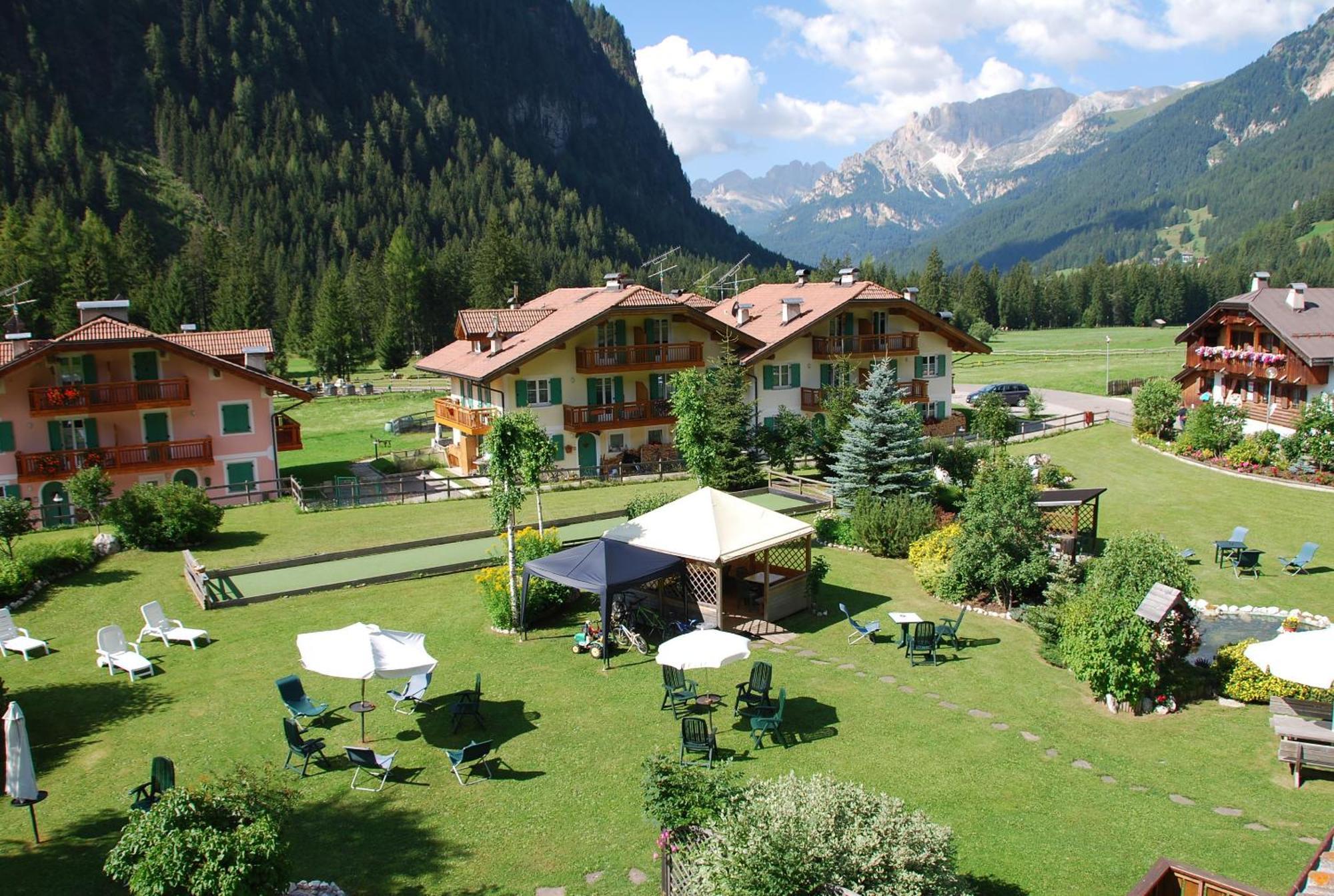 Dolomiten Hotel Irma Canazei Ngoại thất bức ảnh