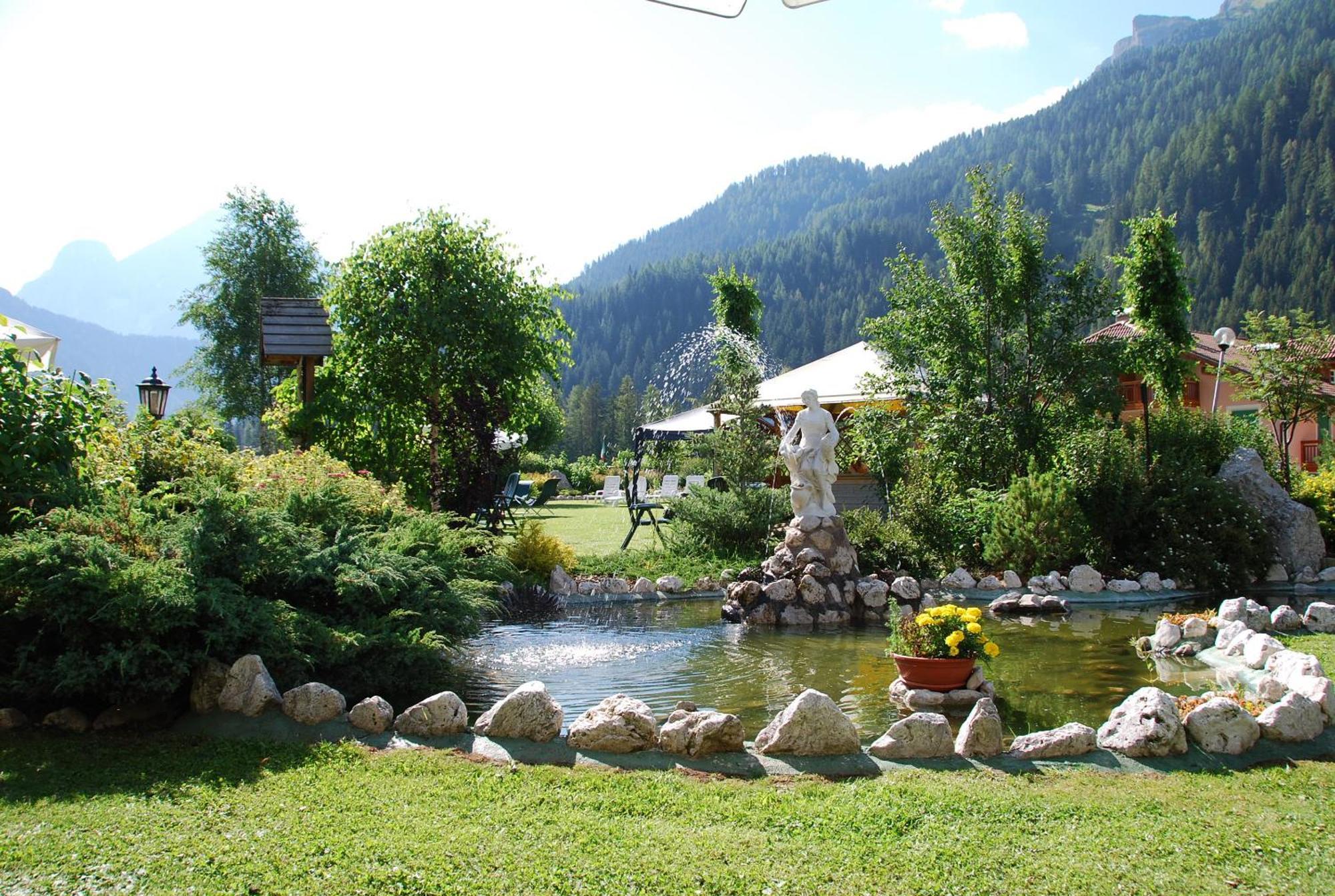 Dolomiten Hotel Irma Canazei Ngoại thất bức ảnh