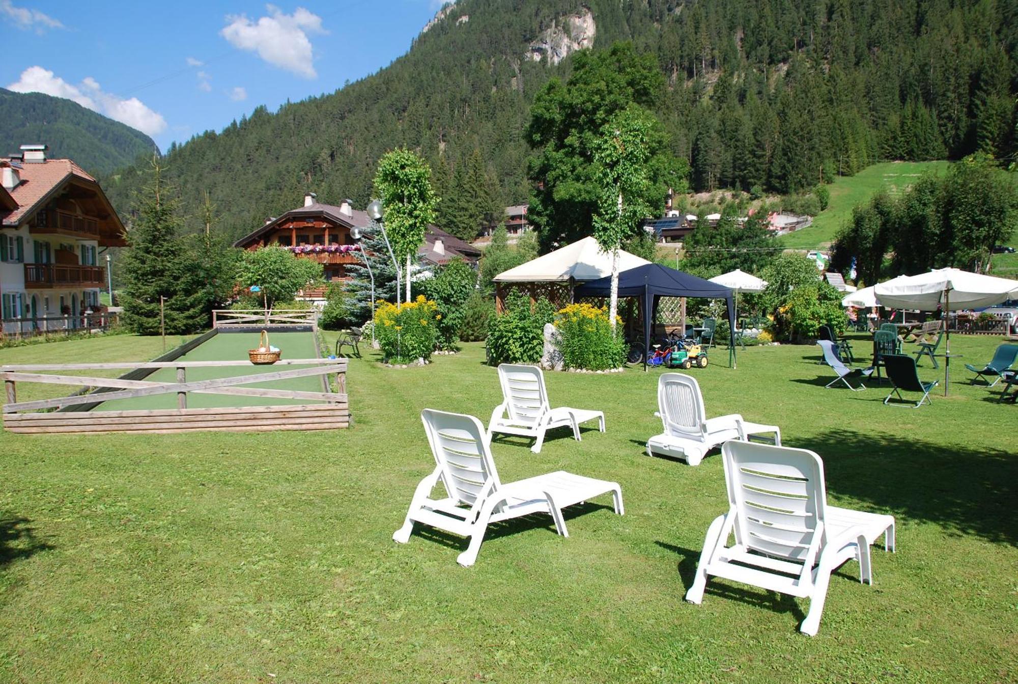 Dolomiten Hotel Irma Canazei Ngoại thất bức ảnh