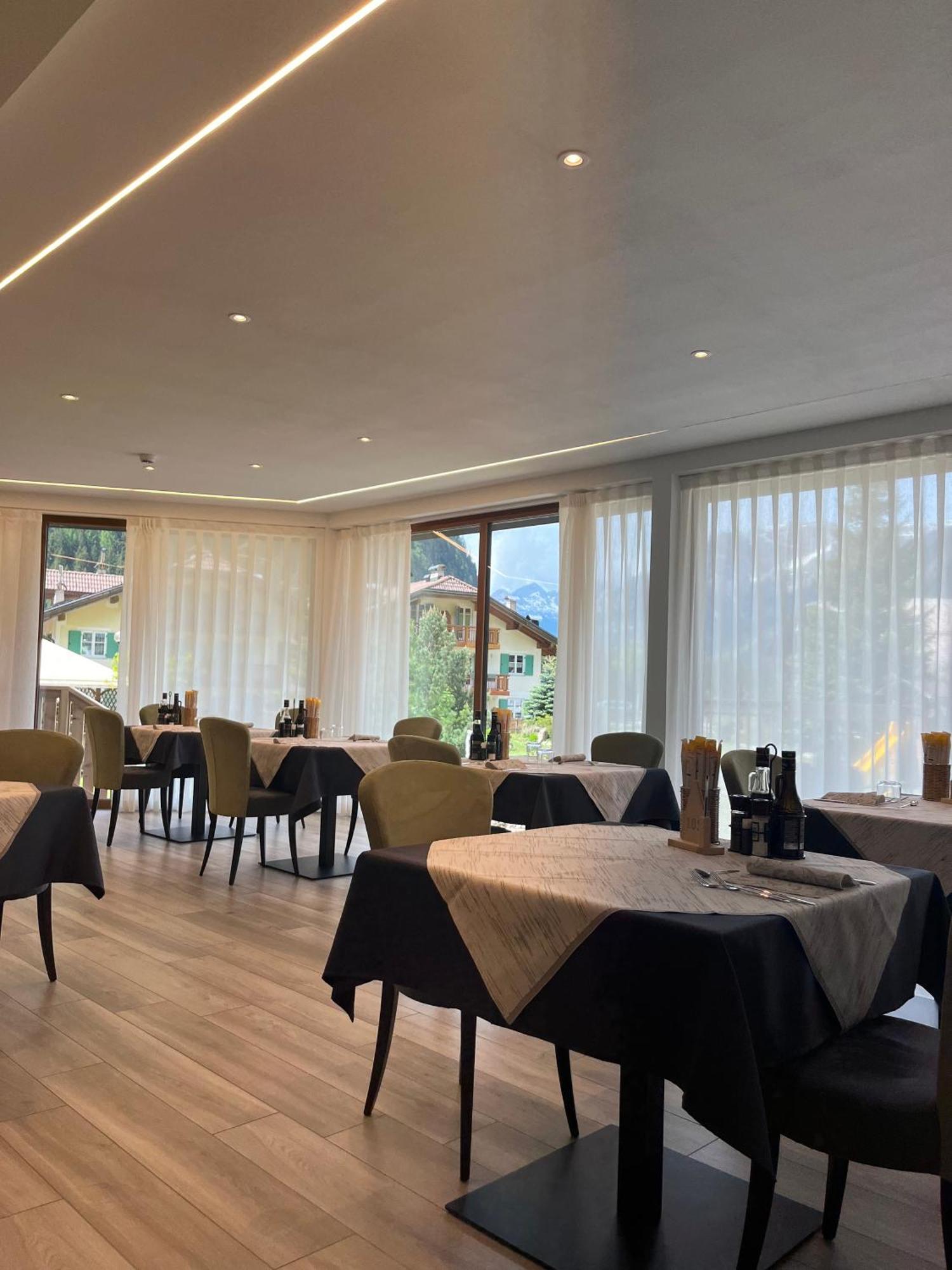 Dolomiten Hotel Irma Canazei Ngoại thất bức ảnh