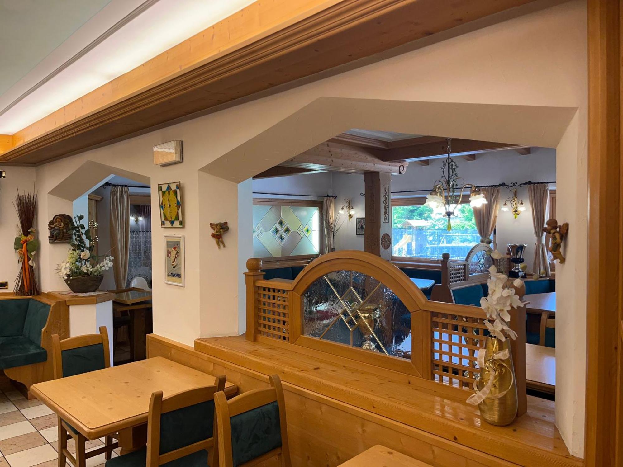 Dolomiten Hotel Irma Canazei Ngoại thất bức ảnh