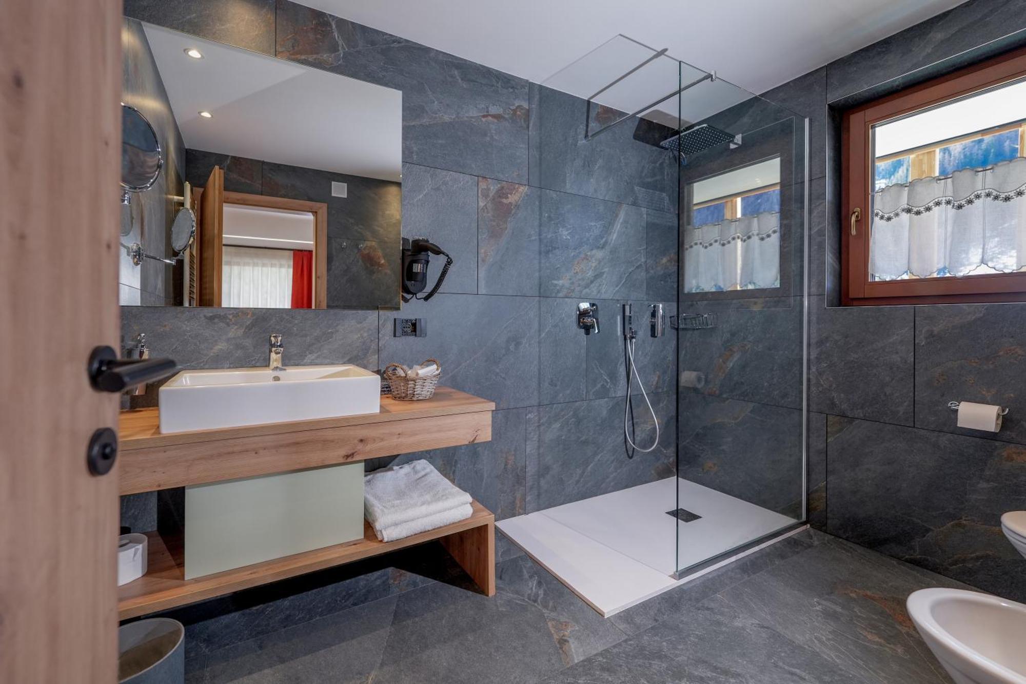 Dolomiten Hotel Irma Canazei Ngoại thất bức ảnh