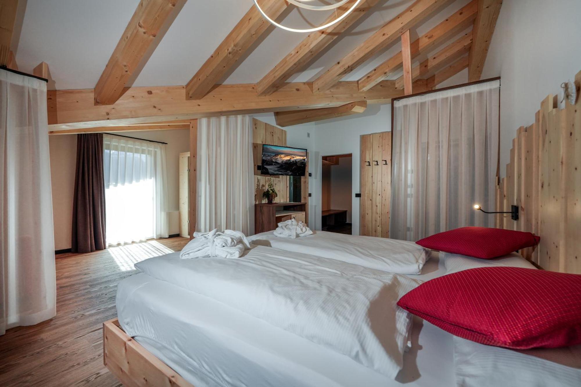 Dolomiten Hotel Irma Canazei Ngoại thất bức ảnh