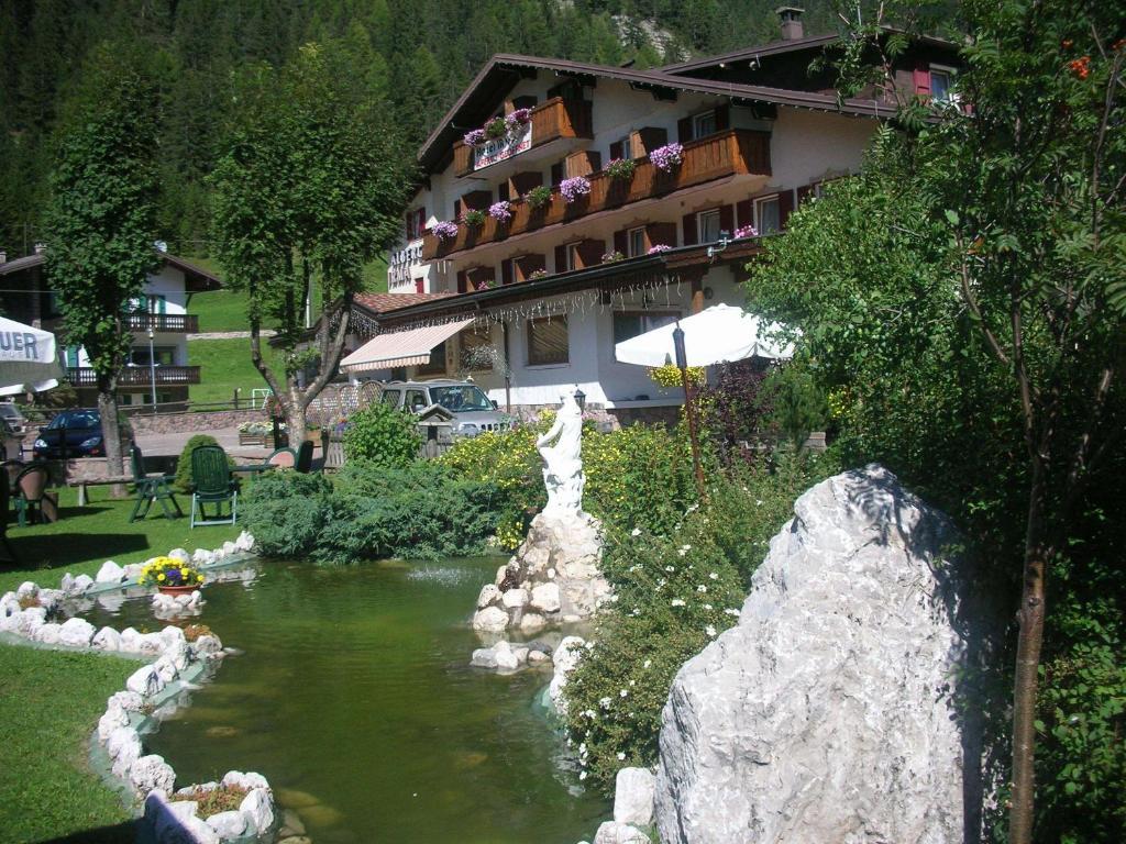 Dolomiten Hotel Irma Canazei Ngoại thất bức ảnh